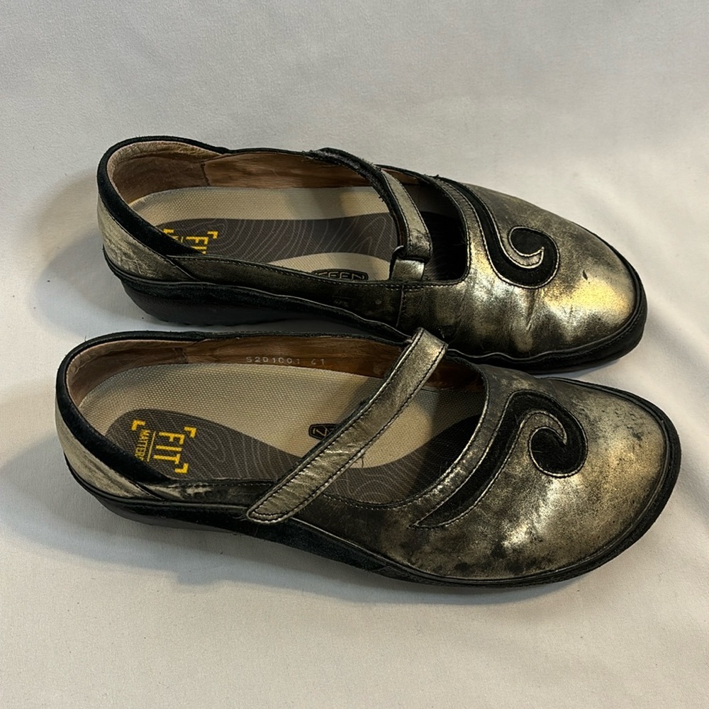 Naot Mary Jane Shoes Sneakers Flats Size 41 Metallic